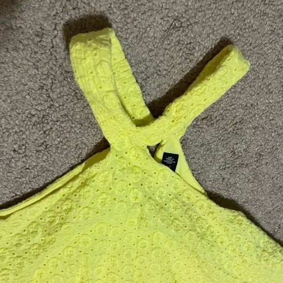 Design Lab Lord & Taylor Yellow Flowy crop top size Small - Picture 3 of 9